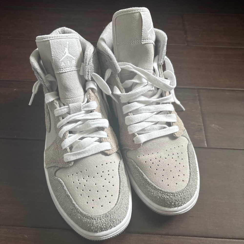 Jordan Sneakers in Gray and Cream